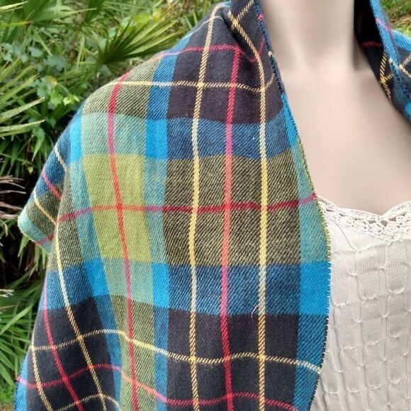 NWOT CASHMERE COLLECTION Plaid 100% Acrylic Scarf - Picture 4 of 7